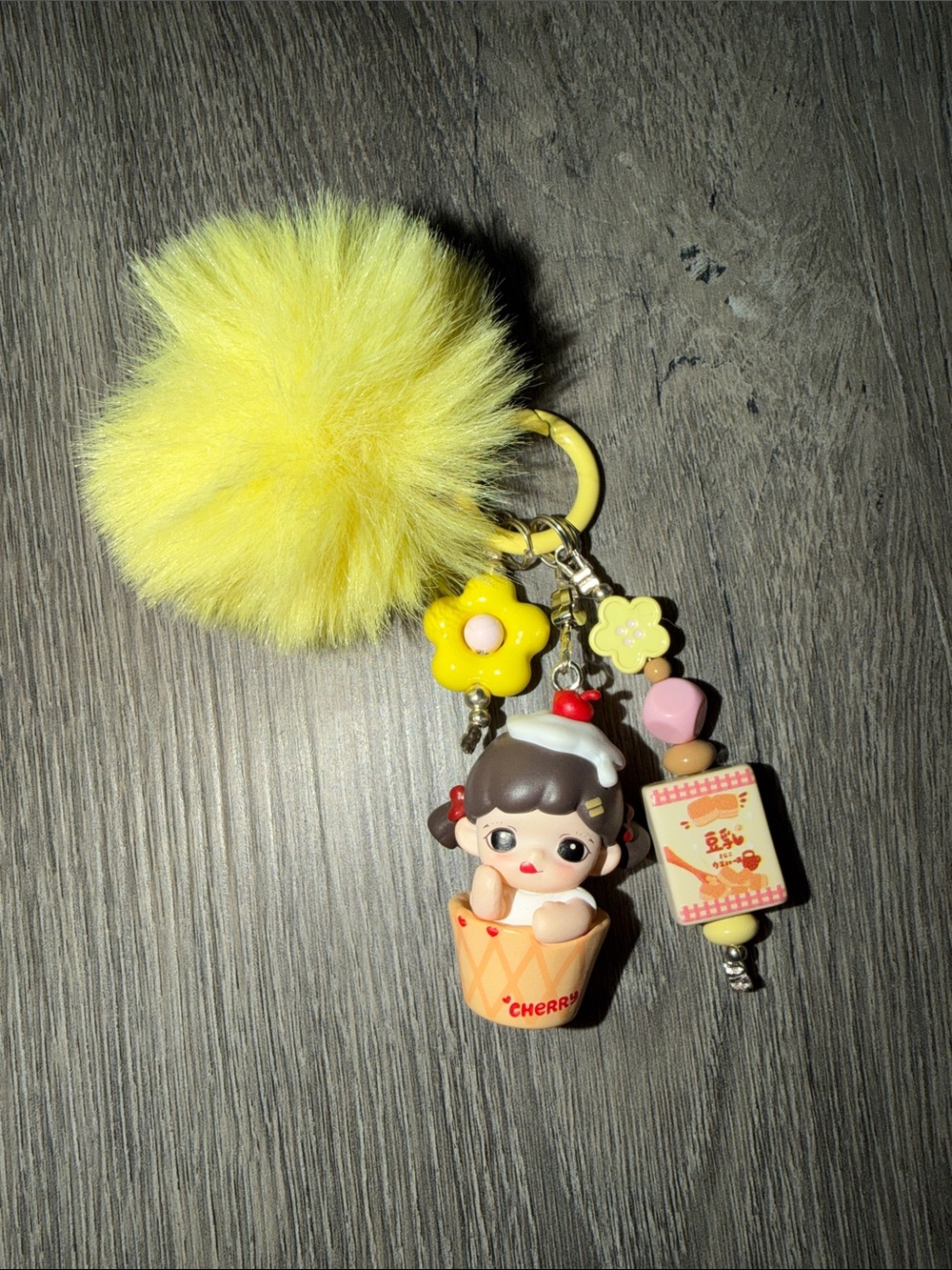 custom bagcharm/keychain (theme-cupcake/yellow)